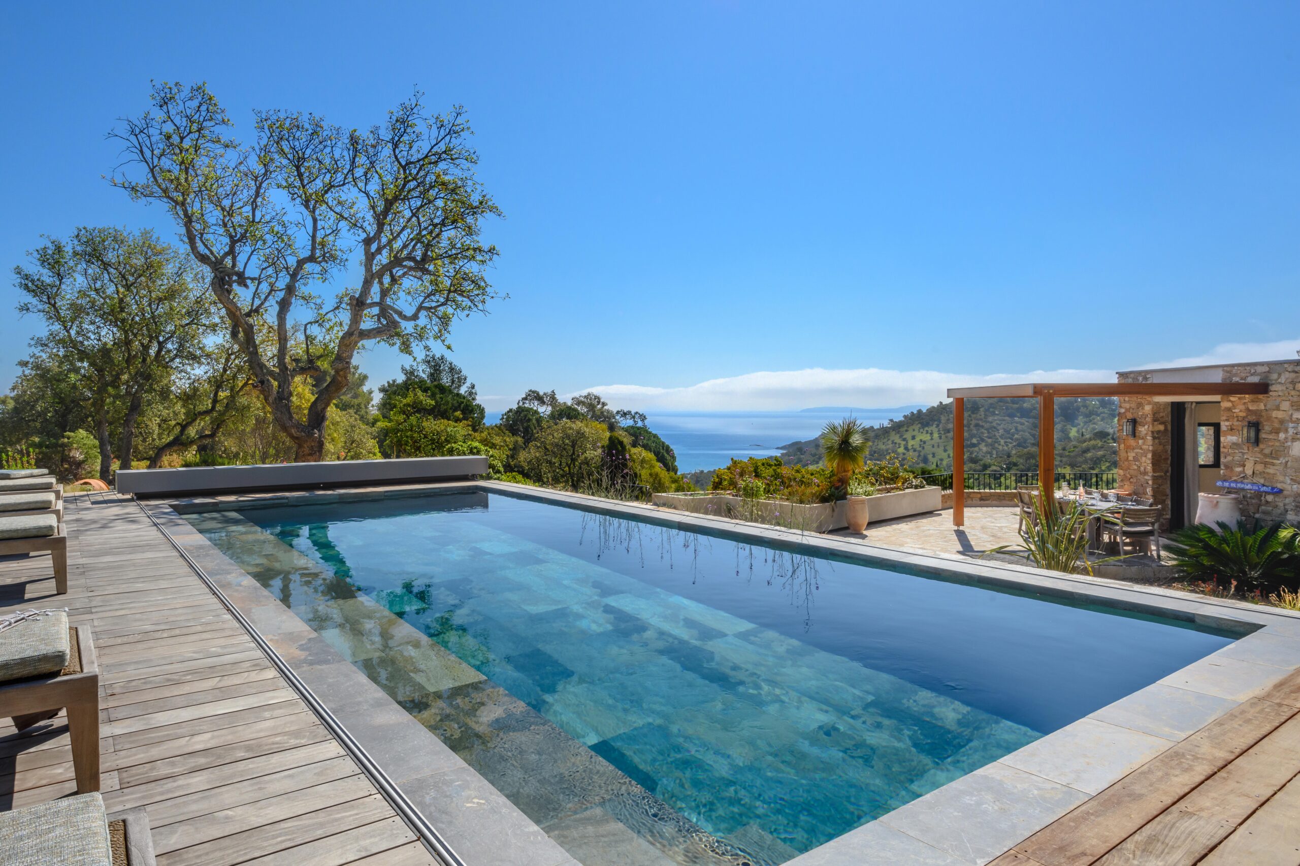 Luxury villa rental with hotel service on the Côte d'Azur