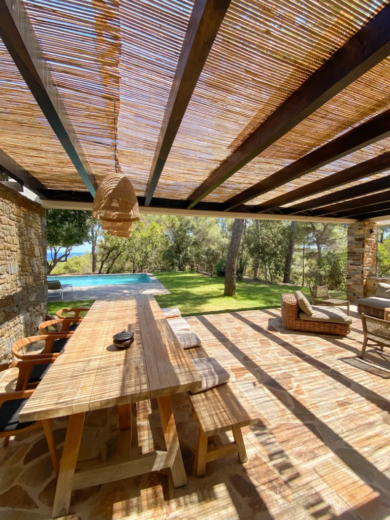 pool house avec jardin méditerranéen wabi sabi Bormes les mimosas