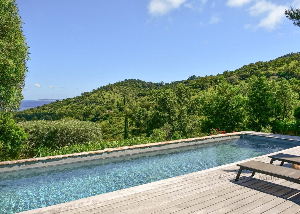 location avec piscine chauffée et vue mer