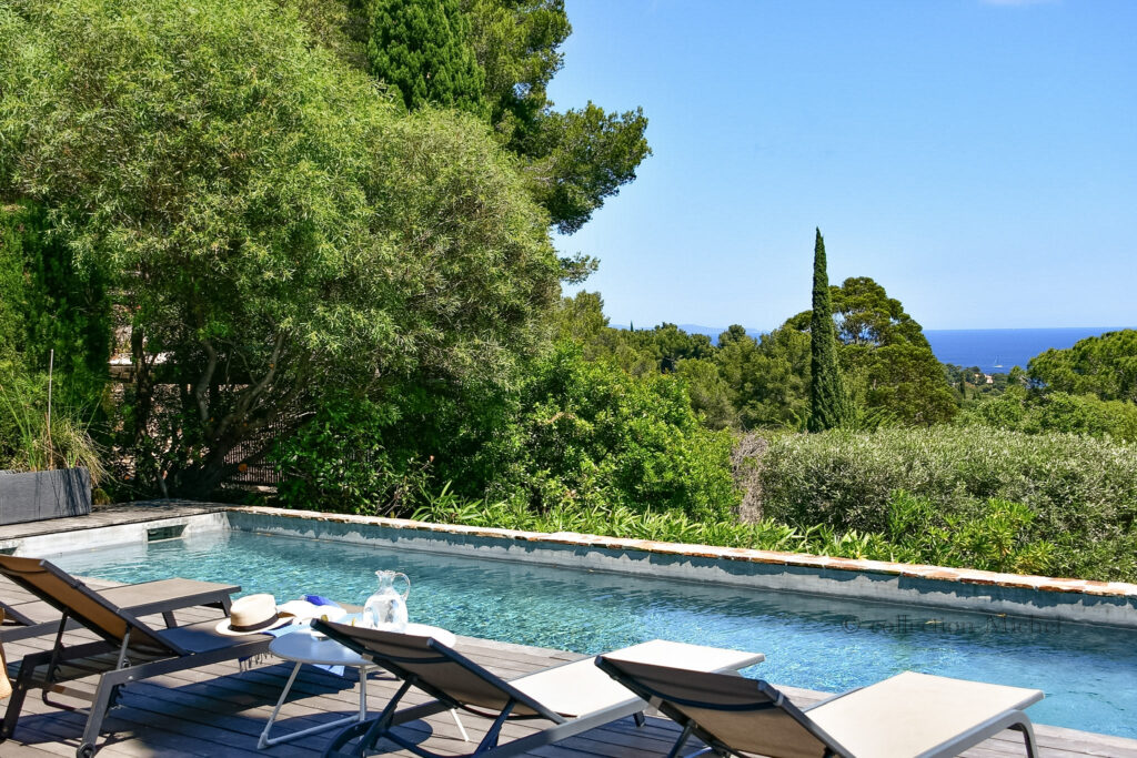 villa méditerranée grande piscine transats