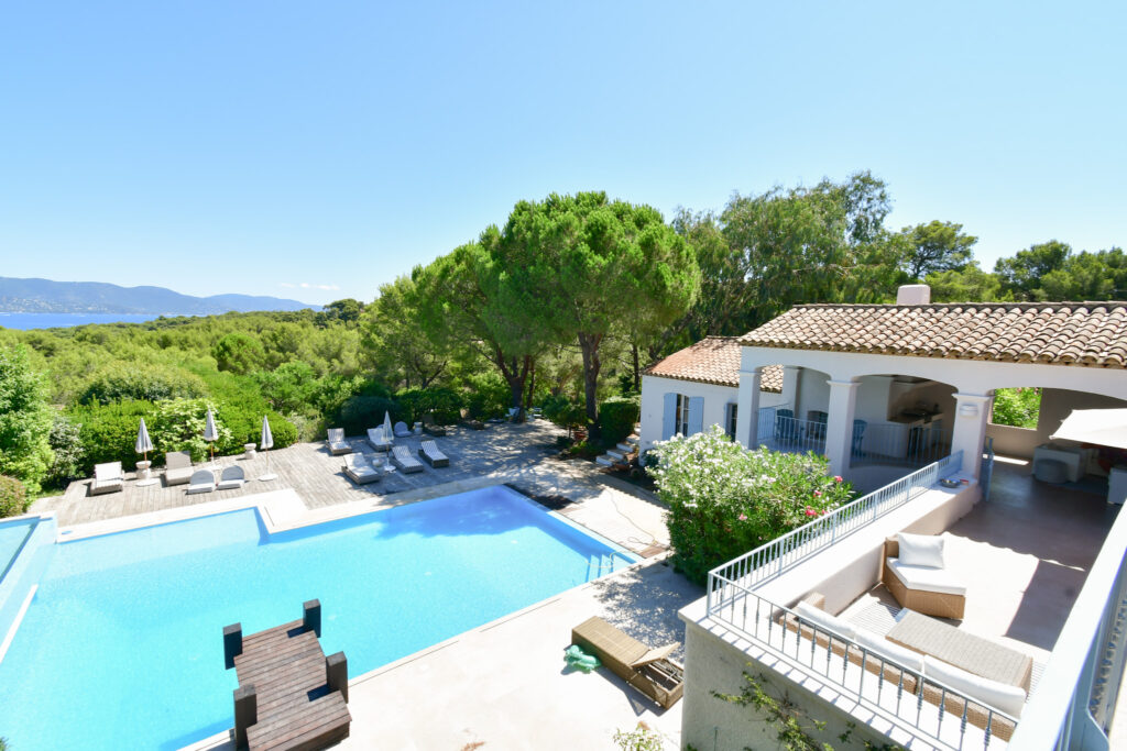 Location villa au Cap Bénat VILLA BLEUE