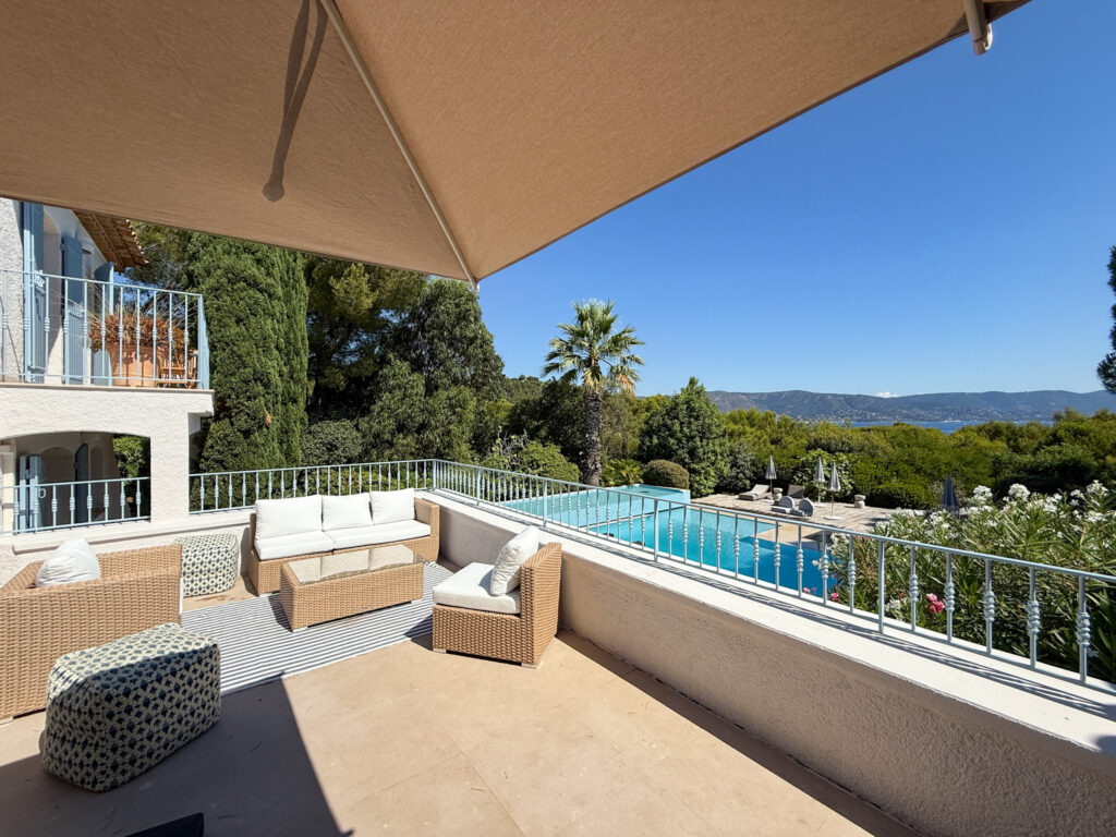 Location villa au Cap Bénat VILLA BLEUE