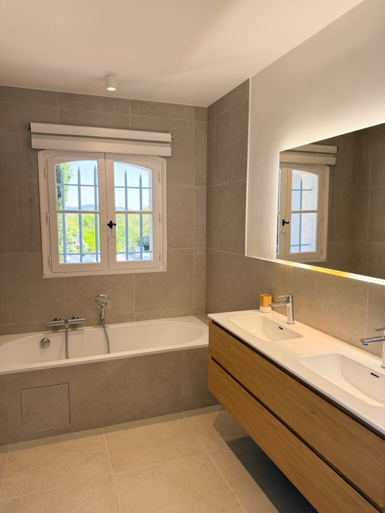 Location villa au Cap Bénat VILLA BLEUE