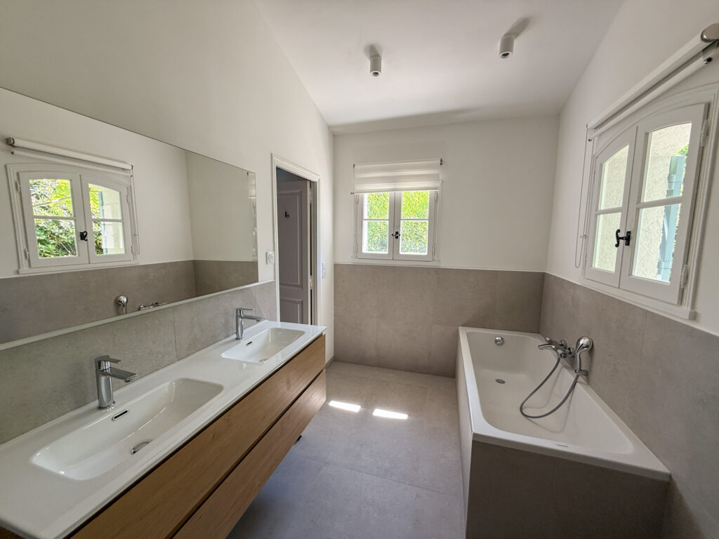 Location villa au Cap Bénat VILLA BLEUE