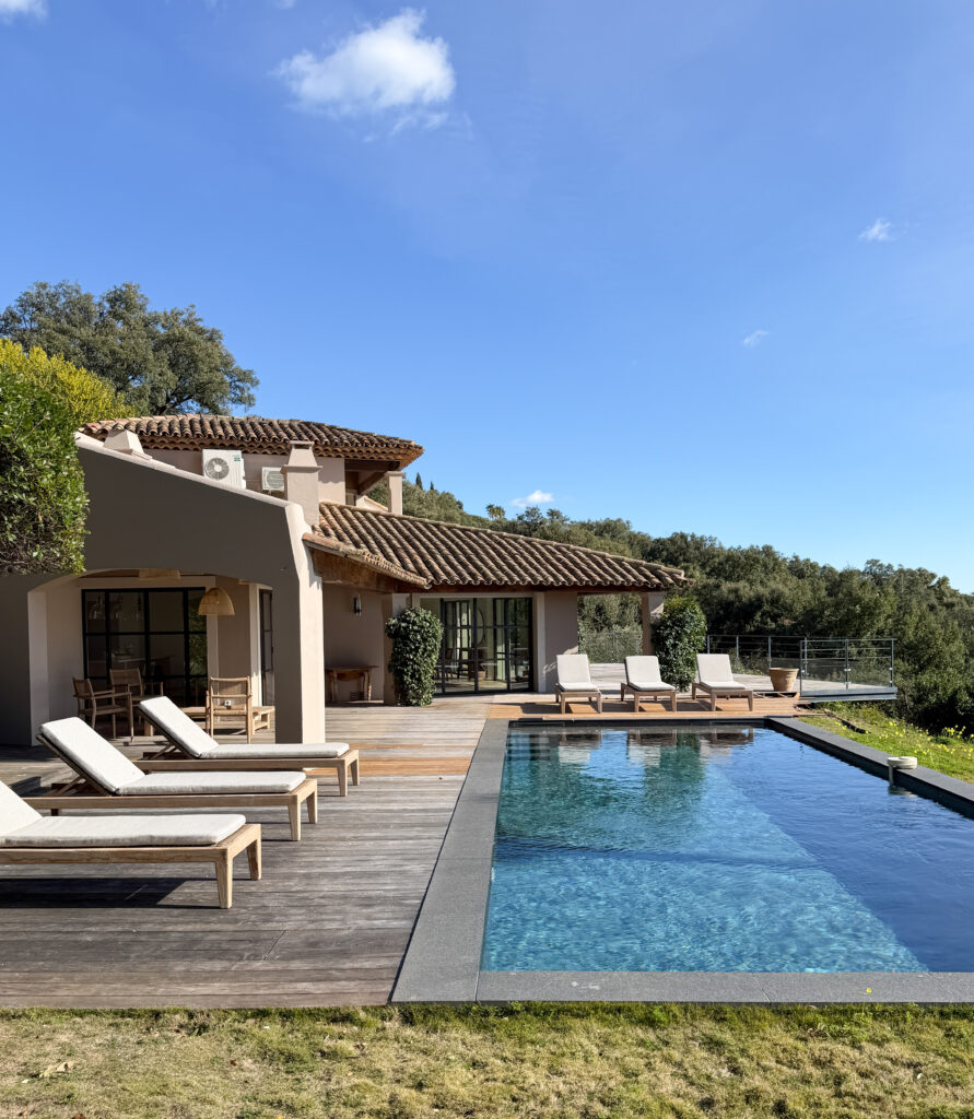 var location vue mer avec piscine au Rayol canadel