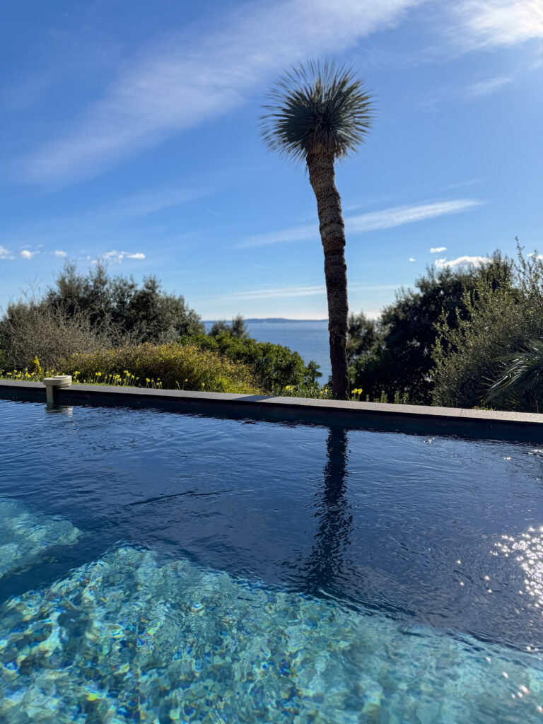 Piscine de la villa Casa Mia avec vue mer Méditerranée
